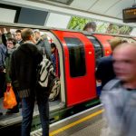 A hajánál fogva rángattak és szégyenítettek meg egy EUs állampolgár nőt a londoni metrón