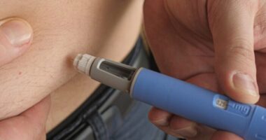 Az új fogyókúrás injekciók több száz esetben okoztak életveszélyes megbetegedéseket és 10 ember halálához vezettek Nagy-Britanniában