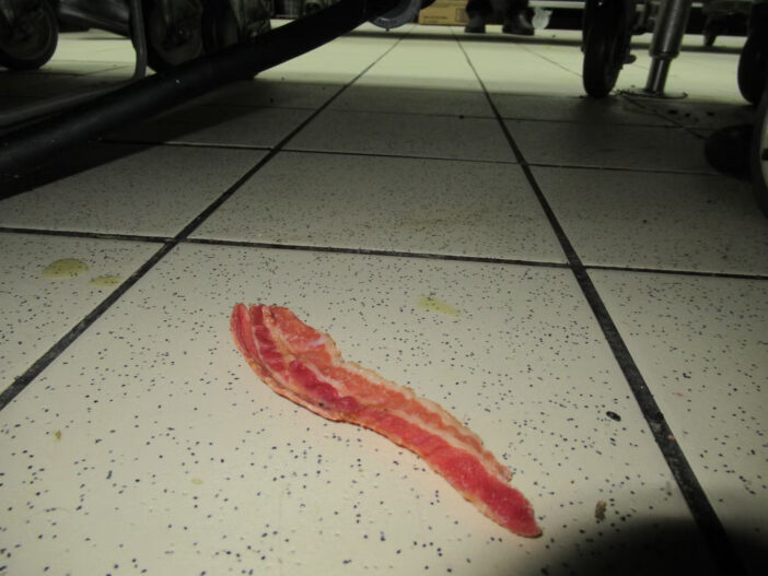 £500,000-ra büntették az egyik McDonald’s-ot Londonban, miután egérürüléket találtak a sajtburgerben és az egész hely tele volt egerekkel 5