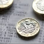 Ma évi 11 000 fonttal keresnek kevesebbet a Nagy-Britanniában élők átlagosan az elmúlt évek viszontagságai miatt