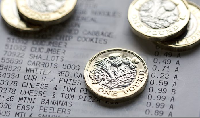 Ma évi 11 000 fonttal keresnek kevesebbet a Nagy-Britanniában élők átlagosan az elmúlt évek viszontagságai miatt 20