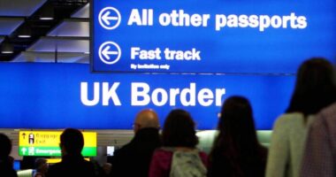 A brit kormány azt sem tudja, hányan vannak illegálisan az országban a vízumuk lejárta után - megdöbbentő adatok