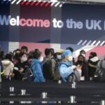 Változnak a letelepedési szabályok Nagy-Britanniában – 1 millió legális bevándorló, köztük rengeteg gyermek járhat rosszul