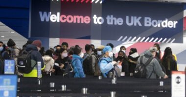 Változnak a letelepedési szabályok Nagy-Britanniában - 1 millió legális bevándorló, köztük rengeteg gyermek járhat rosszul