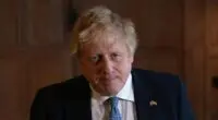 A brit miniszterelnök „beismerő vallomása”: videón kért bocsánatot és magyarázkodott Boris Johnson
