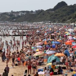 Tömegek betegedtek meg a brit strandokon: több százan lettek rosszul fürdés után skynews-coronavirus-heatwave_5062186