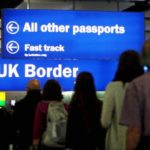 Nagyot zuhant a Nagy-Britanniába érkező EU polgárok száma – friss bevándorlási adatok