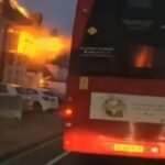 Megdöbbentő jelenetek: videón, ahogy egy ház felrobban Londonban
