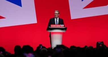 Keir Starmer bekeményít: könnyebb lehet a bevándorlók kitoloncolása Nagy-Britanniában