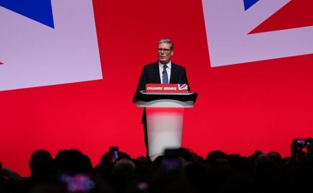 Keir Starmer bekeményít: könnyebb lehet a bevándorlók kitoloncolása Nagy-Britanniában