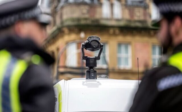 Mesterséges intelligencia és arcfelismerés jön a brit rendőrségnél – radikális átalakítás és reformok