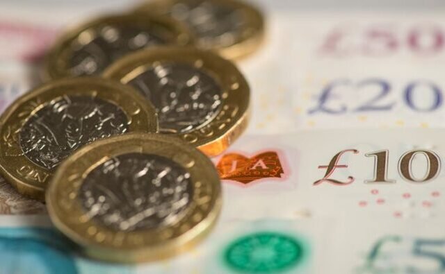 3,5 millió alacsony fizetésű munkavállaló fizetése emelkedik ettől a hónaptól az Egyesült Királyságban – így alakul a minimálbér