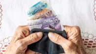 Örülhetnek a nyugdíjasok: történelmi emelés jön millióknak Nagy-Britanniában