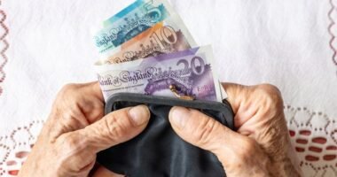 Örülhetnek a nyugdíjasok: történelmi emelés jön millióknak Nagy-Britanniában