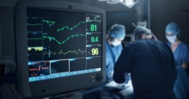 Botrány: büntetés és felfüggesztés nélkül folytathatja az az orvos, aki műtét közben szexelt a kollégájával Angliában