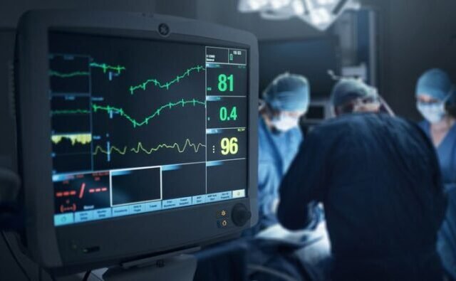 Botrány: büntetés és felfüggesztés nélkül folytathatja az az orvos, aki műtét közben szexelt a kollégájával Angliában