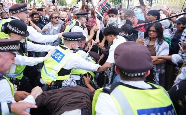 Tömeges letartóztatások: több, mint 425 embert vettek őrizetbe a rendőrök a londoni tüntetésen
