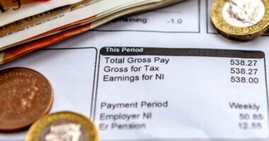 Nyilvánosságra hoztak egy adókalkulátort amivel minden Nagy-Britanniában élő meg tudja nézni, hogy a fizetéséből mennyivel vonnak le többet 2024-ben