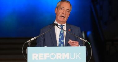 "Csökkenteni kell a fiatalok minimálbérét" - Nigel Farage újabb, sokakat felháborító kijelentéseket tett