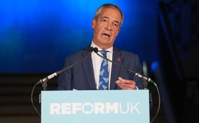 „Csökkenteni kell a fiatalok minimálbérét” – Nigel Farage újabb, sokakat felháborító kijelentéseket tett