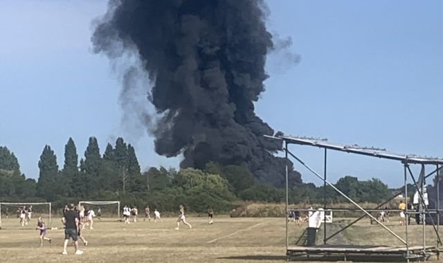 Lezuhant egy repülő az egyik angliai repülőtéren másodpercekkel a felszállás után