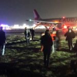 A kifutópályán kellett kimenekíteni az utasokat az egyik londoni járatból, miután felszállás közben egy hangos dörrenés volt hallható