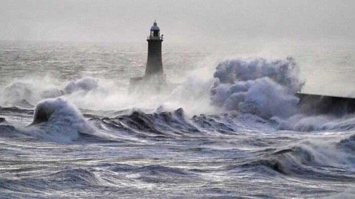A Floris vihar napokon belül eléri az Egyesült Királyságot – akár 135 km/h-s széllökések is várhatók A Floris vihar napokon belül eléri az Egyesült Királyságot – akár 135 km/h-s széllökések is várhatók