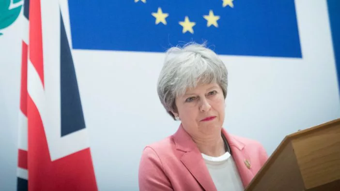 Már saját miniszterei fenyegetik Theresa May-t csoportos lázadással a megállapodás nélküli Brexit miatt 1