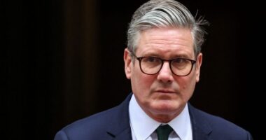 Starmer kormánya történelmi lázadás küszöbén: 108 munkáspárti képviselő fordulhat vele szembe és akár meg is buktathatja