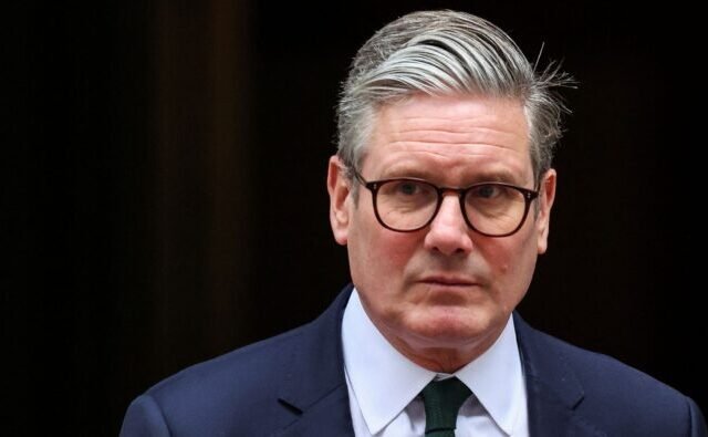 Starmer kormánya történelmi lázadás küszöbén: 108 munkáspárti képviselő fordulhat vele szembe és akár meg is buktathatja