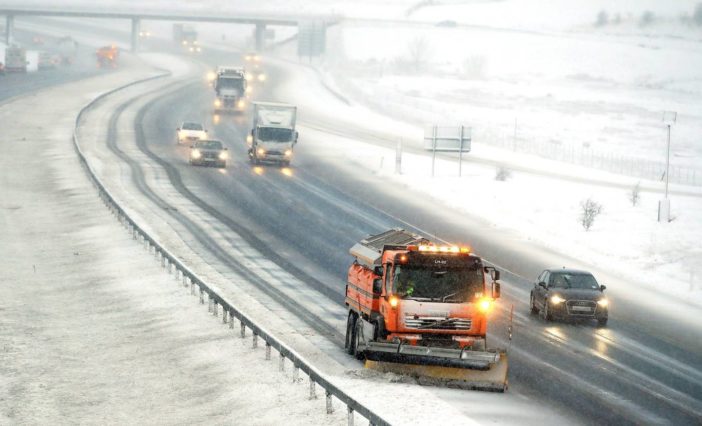 A tegnapi havazás képekben: Több repteret lezártak és csütörtökre még több havat jósolnak Anglia szerte 12