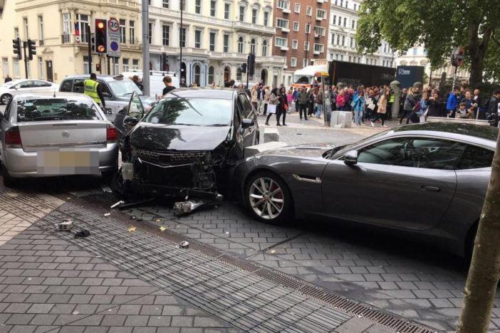 Járdára hajtott és 11 gyalogost ütött el egy autó London belvárosában 4