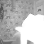 Egy ház nappalijába csapódott autóval egy fickó Angliában, Cambridgeshire területén, és ez még nem minden… (videó)