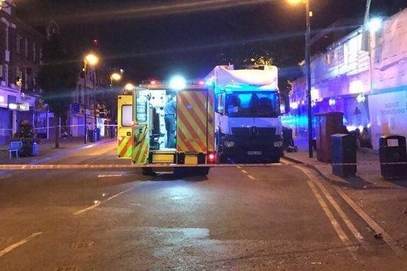 4 embert késeltek meg Londonban egy állomás melletti támadás során 2