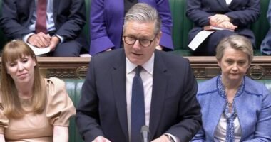 A brit miniszterelnök újabb nagy bejelentése - a kormány visszavonulót fúj a téli fűtési támogatást illetően