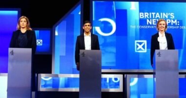 Célegyenesbe ért a miniszterelnök választás Nagy-Britanniában: ketten maradtak versenyben, az egyikük lesz Boris Johnson utódja