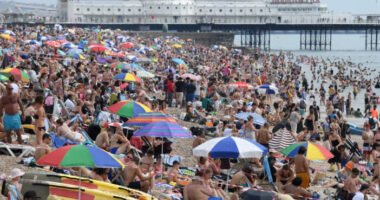 A Met Office nyilvánosságra hozta, pontosan mikor éri el az „afrikai hőhullám" az Egyesült Királyságot