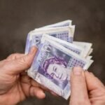 Lecsap a brit kormány a támogatásokból élő naplopókra és csalókra: alaposabb és rendszeresebb ellenőrzések lesznek milliók számára