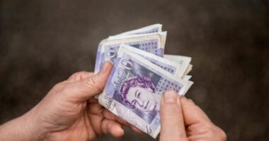 Lecsap a brit kormány a támogatásokból élő naplopókra és csalókra: alaposabb és rendszeresebb ellenőrzések lesznek milliók számára