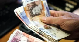 Fontos változások jönnek áprilistól a támogatásoknál Angliában – kifizetési dátumok, emelések és segítségek