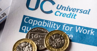 Hatalmas változások jönnek a támogatások terén Nagy-Britanniában: százezreket fog érinteni