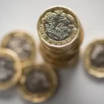 Közel 1 millió alacsony jövedelmű háztartásnak érkezik újabb 300 font támogatás a következő 1 hétben a számlájára Nagy-Britanniában