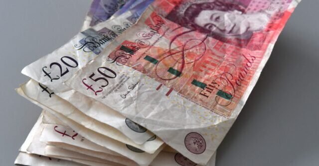 Több mint 300 ezer ember vesztette el a támogatásait Nagy-Britanniában – fejenként átlag havi 1000 fonttól esnek el