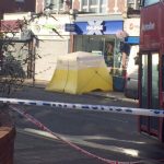 Egy embert az utcán, egy másikat pedig egy metrómegállóban késeltek meg Londonban