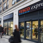 A Tesco 43 áruházát zárja be Nagy-Britanniában