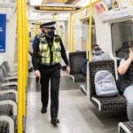 Figyelem, a rendőrök már nem csak szólongatnak, elkezdték keményebben büntetni a maszkot nem viselőket Londonban