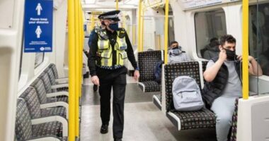 Figyelem, a rendőrök már nem csak szólongatnak, elkezdték keményebben büntetni a maszkot nem viselőket Londonban