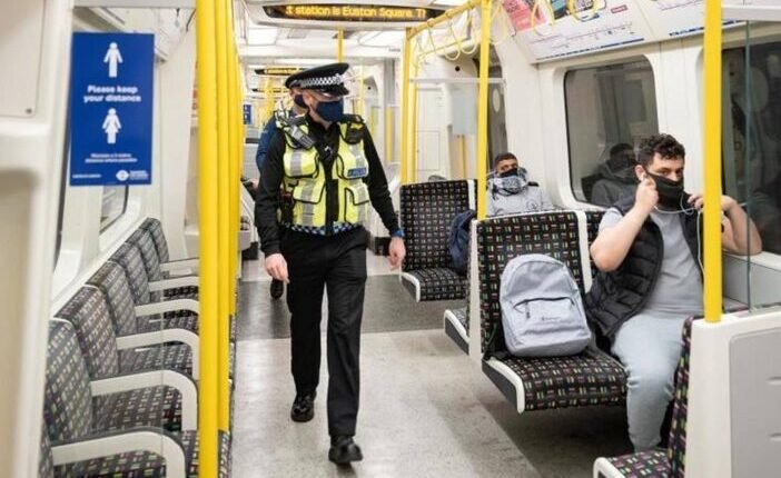 Figyelem, a rendőrök már nem csak szólongatnak, elkezdték keményebben büntetni a maszkot nem viselőket Londonban