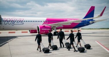 A Wizz Air ma bejelentette, hogy végleg megszünteti az egyik brit repülőtérről induló járatait, plusz figyelmeztetett a sztrájkok miatt