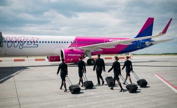 A Wizz Air ma bejelentette, hogy végleg megszünteti az egyik brit repülőtérről induló járatait, plusz figyelmeztetett a sztrájkok miatt 1